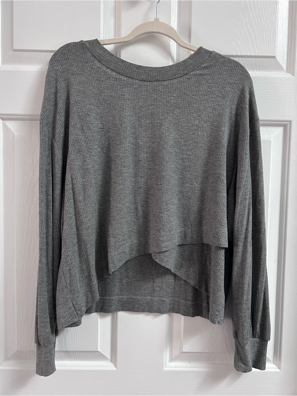 Yelete Gray Ribbed Layered Hem Long-Sleeve Top